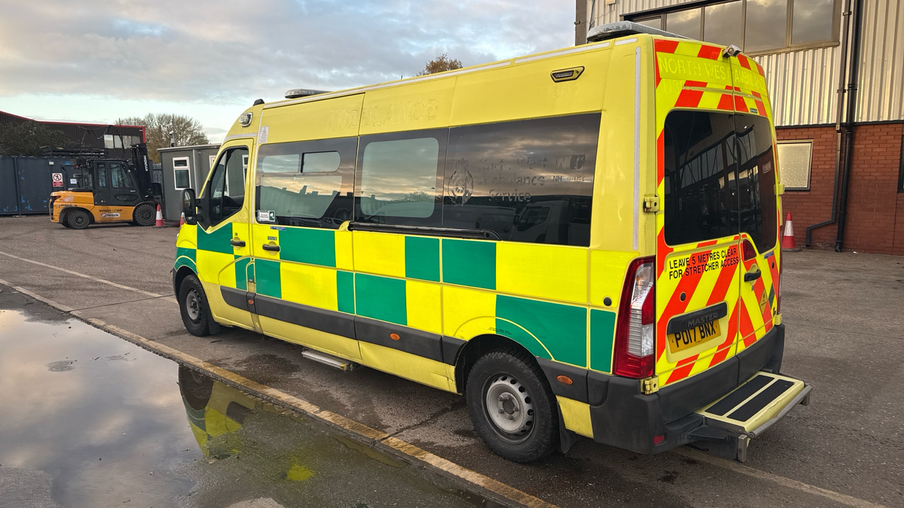 RENAULT MASTER 150.39 - Vozilo hitne pomoći: slika 3 RENAULT MASTER 150.39 - Vozilo hitne pomoći: slika 3