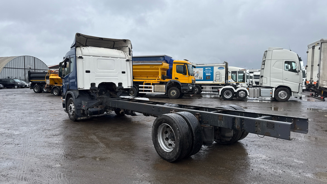 SCANIA P 230 - Kamion sa golom šasijom i zatvorenom kabinom: slika 3 SCANIA P 230 - Kamion sa golom šasijom i zatvorenom kabinom: slika 3