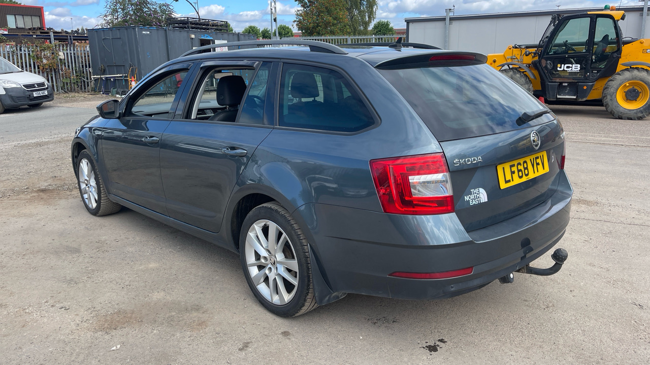SKODA OCTAVIA 2.0 TDI SE - Karavan: slika 3 SKODA OCTAVIA 2.0 TDI SE - Karavan: slika 3