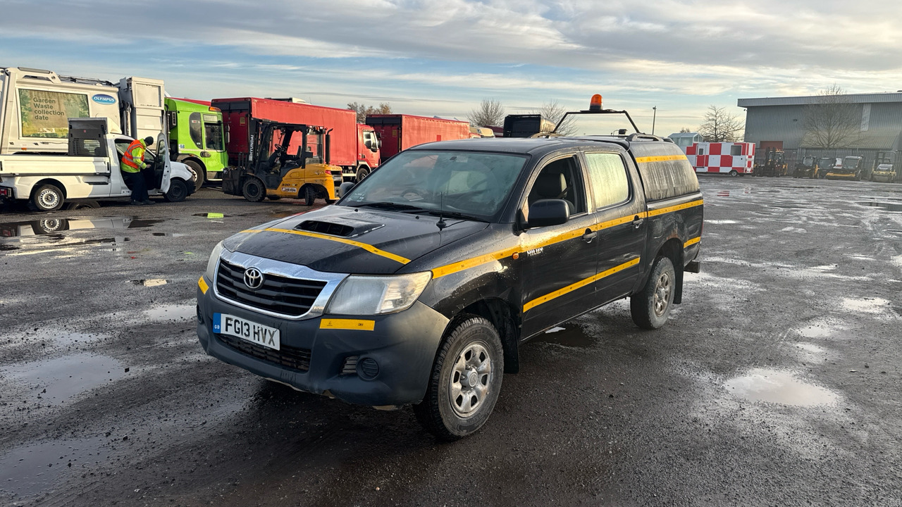 TOYOTA HILUX 2.5 D-4D 144PS - Pikap, Dostavno vozilo sa duplom kabinom: slika 2 TOYOTA HILUX 2.5 D-4D 144PS - Pikap, Dostavno vozilo sa duplom kabinom: slika 2