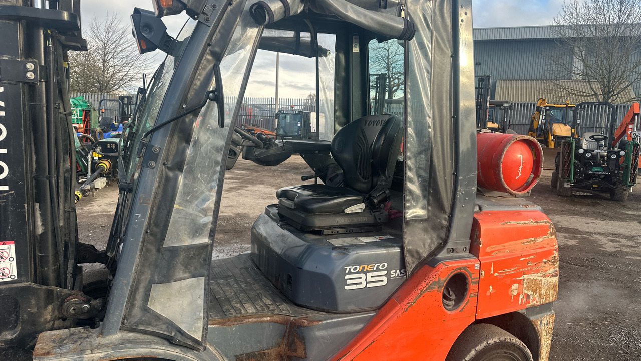 TOYOTA TONERO 35 - Gasni viljuškar: slika 5 TOYOTA TONERO 35 - Gasni viljuškar: slika 5