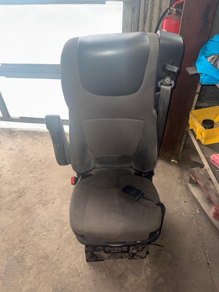 DAF XF 460 Euro 6 Fahrersitz mit Luft - Sedište za Kamion: slika 1 DAF XF 460 Euro 6 Fahrersitz mit Luft - Sedište za Kamion: slika 1