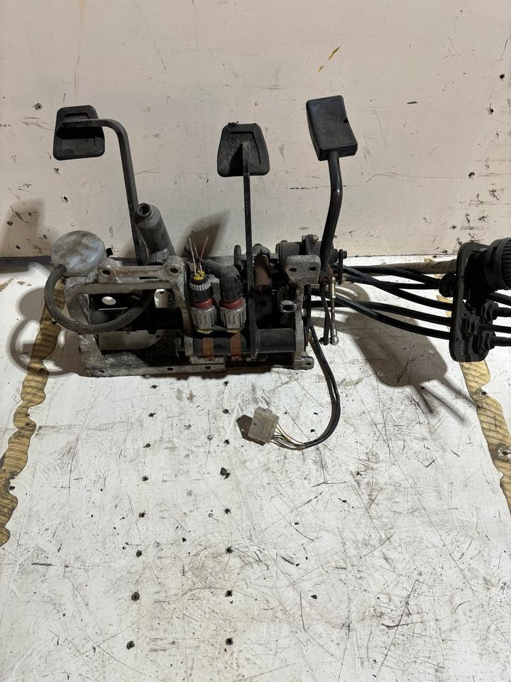 Haldex Betriebsbremsventil 320063111 - Kočioni ventil za Kamion: slika 2 Haldex Betriebsbremsventil 320063111 - Kočioni ventil za Kamion: slika 2