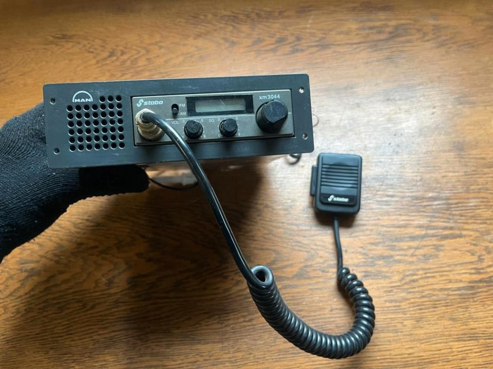 MAN Funkgerät STABO XM3044 - Kabina i enterijer za Kamion: slika 1 MAN Funkgerät STABO XM3044 - Kabina i enterijer za Kamion: slika 1