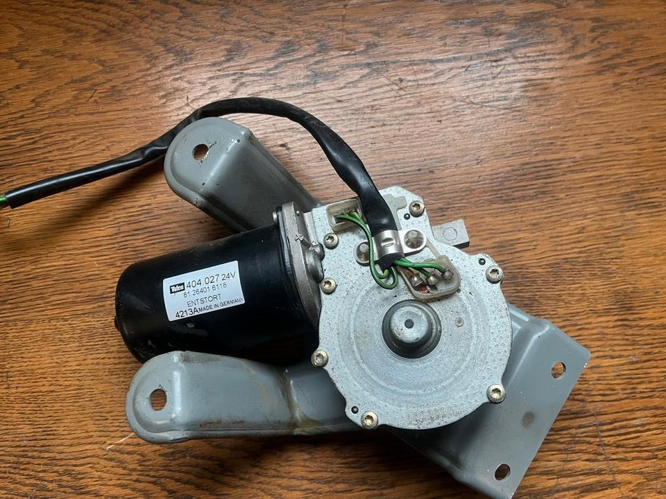 MAN Scheibenwischermotor Valeo 404.027 24V 81264016118 - Brisač za Kamion: slika 1 MAN Scheibenwischermotor Valeo 404.027 24V 81264016118 - Brisač za Kamion: slika 1