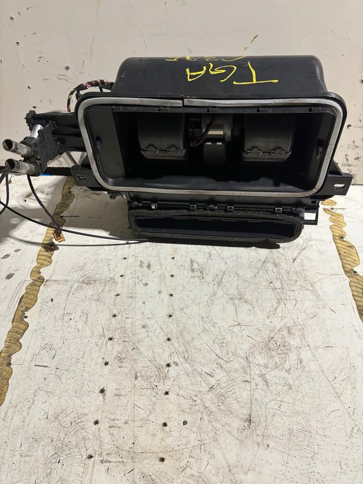 MAN TGA Innenraum Gebläse/Heizung 81.61900.6395 - Ventilator za Kamion: slika 2 MAN TGA Innenraum Gebläse/Heizung 81.61900.6395 - Ventilator za Kamion: slika 2