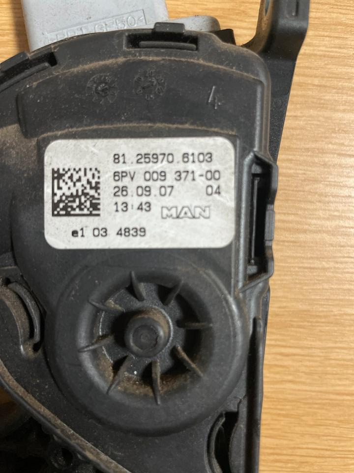 MAN TGX Gaspedal 81.259706103 - Pedala za Kamion: slika 2 MAN TGX Gaspedal 81.259706103 - Pedala za Kamion: slika 2