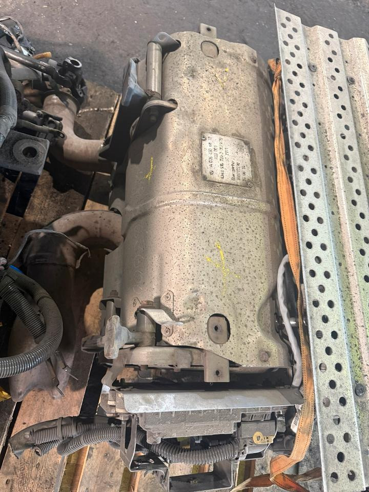 Mercedes Atego 4 EU6 Auspuff Katalysator A0054906812 - Katalizator za Kamion: slika 2 Mercedes Atego 4 EU6 Auspuff Katalysator A0054906812 - Katalizator za Kamion: slika 2
