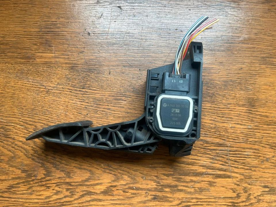 Mercedes Atego Gaspedal A9403000004 - Pedala za Kamion: slika 1 Mercedes Atego Gaspedal A9403000004 - Pedala za Kamion: slika 1