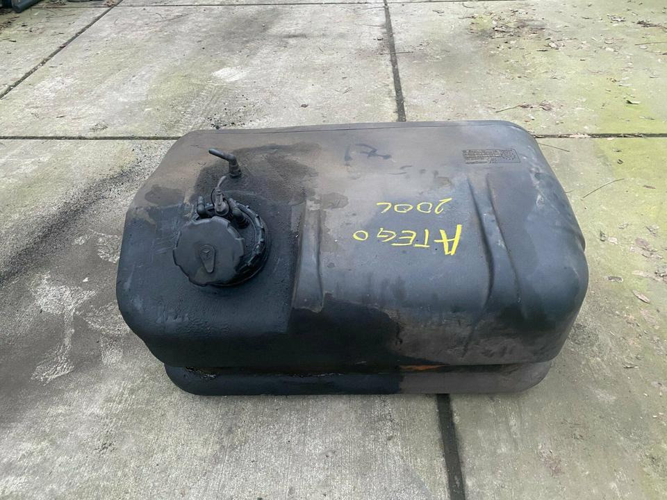 Mercedes Atego Tank Tankbehälter A 9704711501, A9704711201 - Rezervoar za gorivo za Kamion: slika 1 Mercedes Atego Tank Tankbehälter A 9704711501, A9704711201 - Rezervoar za gorivo za Kamion: slika 1