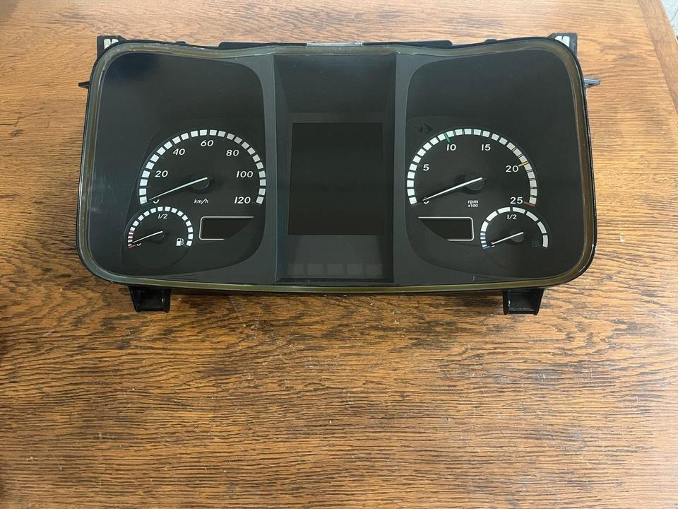 Mercedes Benz Actros MP4 Kombiinstrument / Tacho A0104460021 - Komandna tabla za Kamion: slika 2 Mercedes Benz Actros MP4 Kombiinstrument / Tacho A0104460021 - Komandna tabla za Kamion: slika 2