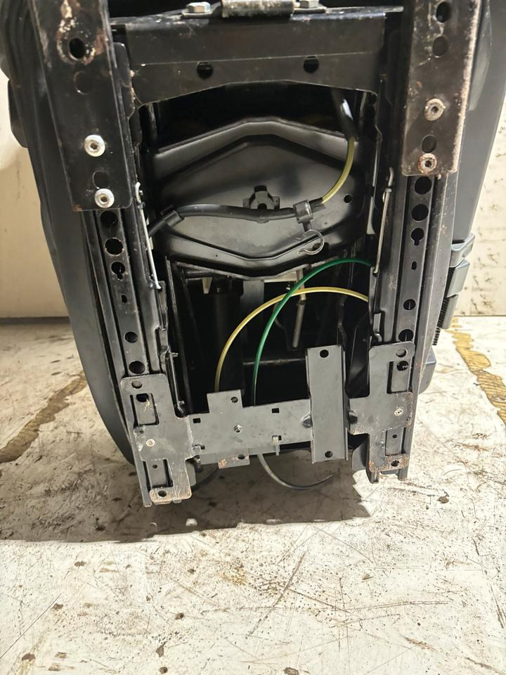 Mercedes-Benz Atego 2 Beifahrersitz mit Luft - Sedište za Kamion: slika 5 Mercedes-Benz Atego 2 Beifahrersitz mit Luft - Sedište za Kamion: slika 5