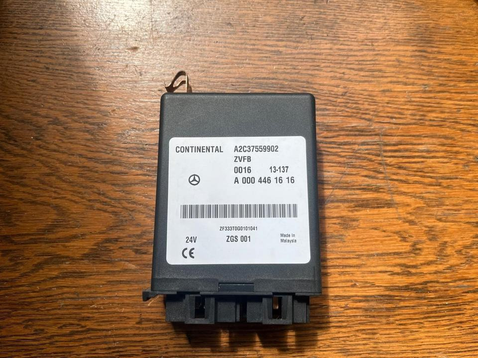 Mercedes Continental ZVFB Steuergerät A0004461616 - Upravljačka jedinica za Kamion: slika 1 Mercedes Continental ZVFB Steuergerät A0004461616 - Upravljačka jedinica za Kamion: slika 1