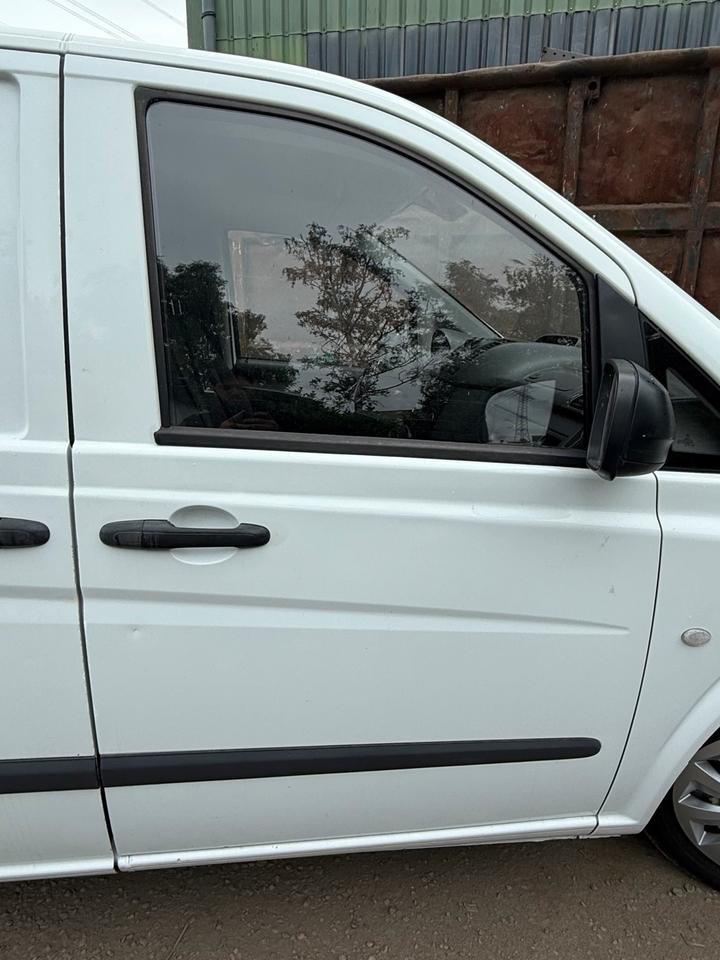 Mercedes VITO Beifahrertür Rechts komplett BJ 2012 - Vrata i delovi za Dostavno vozilo: slika 1 Mercedes VITO Beifahrertür Rechts komplett BJ 2012 - Vrata i delovi za Dostavno vozilo: slika 1
