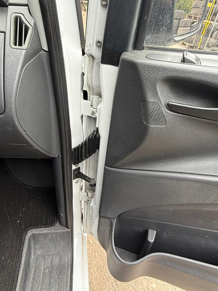 Mercedes VITO Beifahrertür Rechts komplett BJ 2012 - Vrata i delovi za Dostavno vozilo: slika 3 Mercedes VITO Beifahrertür Rechts komplett BJ 2012 - Vrata i delovi za Dostavno vozilo: slika 3