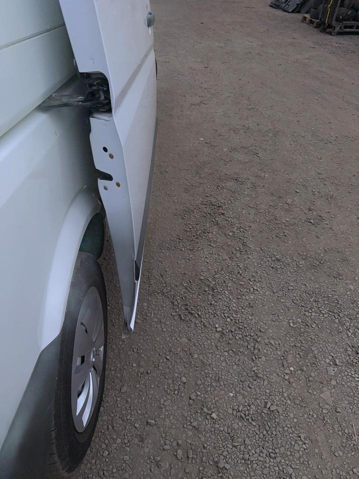 Mercedes VITO Seitentür Schiebetür BJ 2012 - Vrata i delovi za Dostavno vozilo: slika 4 Mercedes VITO Seitentür Schiebetür BJ 2012 - Vrata i delovi za Dostavno vozilo: slika 4