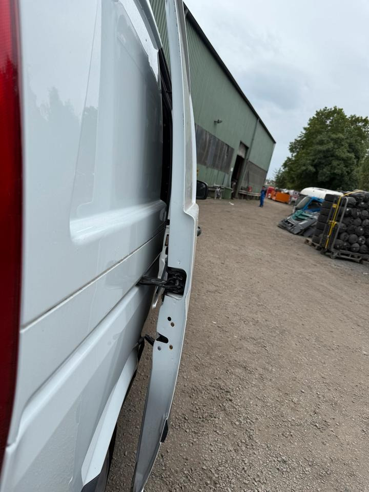 Mercedes VITO Seitentür Schiebetür BJ 2012 - Vrata i delovi za Dostavno vozilo: slika 5 Mercedes VITO Seitentür Schiebetür BJ 2012 - Vrata i delovi za Dostavno vozilo: slika 5
