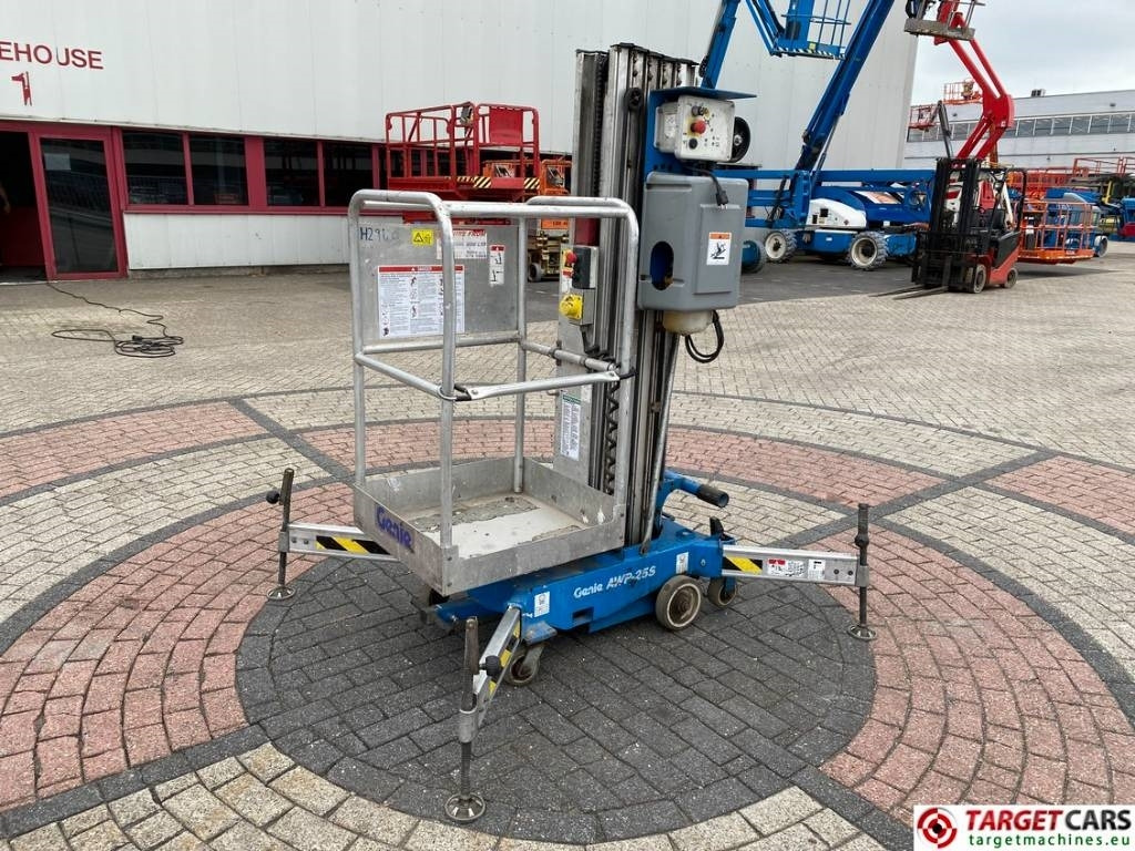 Genie AWP-25S Electric AC Vertical Mast Work Lift 950cm - Jarbolna penjajuća platforma: slika 1 Genie AWP-25S Electric AC Vertical Mast Work Lift 950cm - Jarbolna penjajuća platforma: slika 1