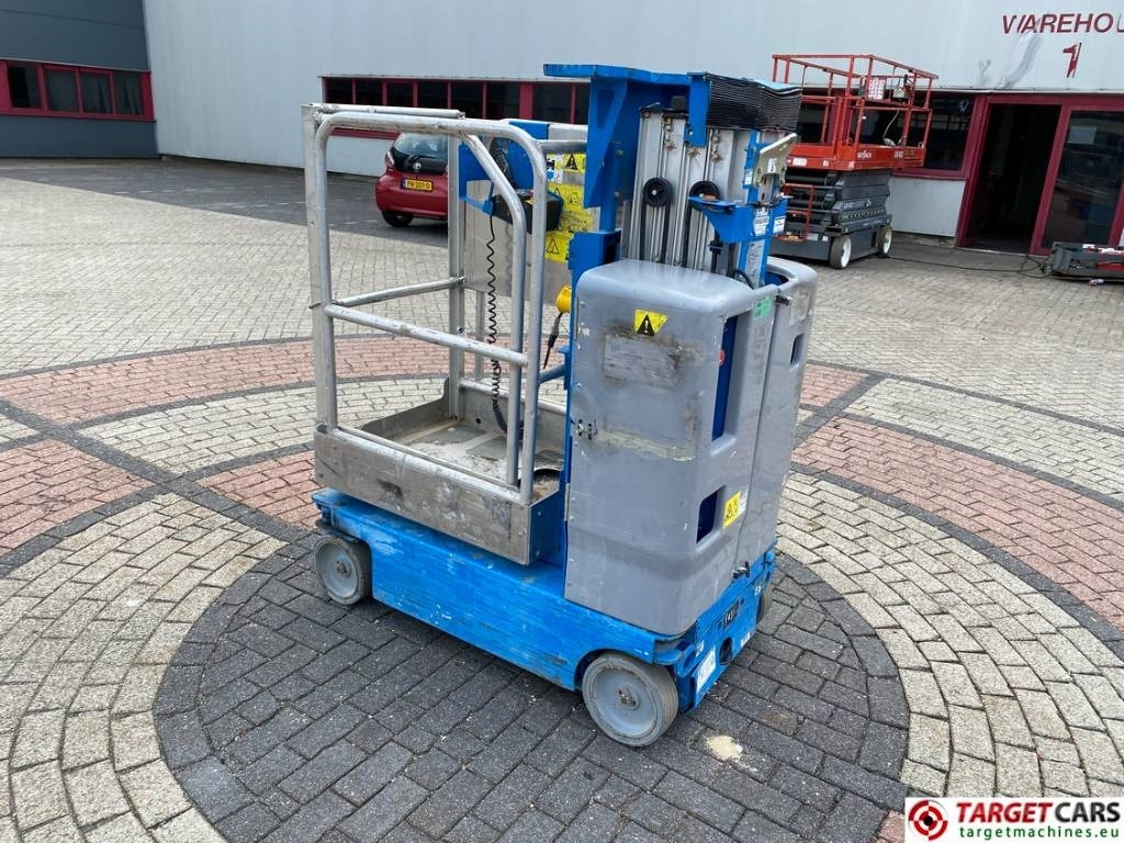 Genie GR15 RunAbout Electric Vertical Mast Lift 652cm - Jarbolna penjajuća platforma: slika 4 Genie GR15 RunAbout Electric Vertical Mast Lift 652cm - Jarbolna penjajuća platforma: slika 4