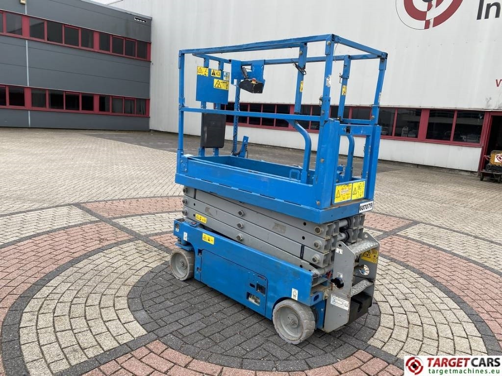 Genie GS-1932 Electric Scissor Work Lift 779cm - Lift u obliku makaza: slika 4 Genie GS-1932 Electric Scissor Work Lift 779cm - Lift u obliku makaza: slika 4