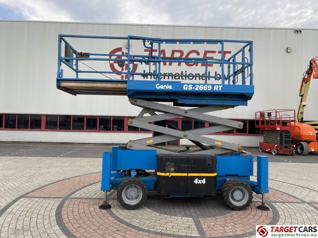 Genie GS-2669RT Diesel 4x4 Scissor Work Lift 1000cm - Lift u obliku makaza: slika 5 Genie GS-2669RT Diesel 4x4 Scissor Work Lift 1000cm - Lift u obliku makaza: slika 5