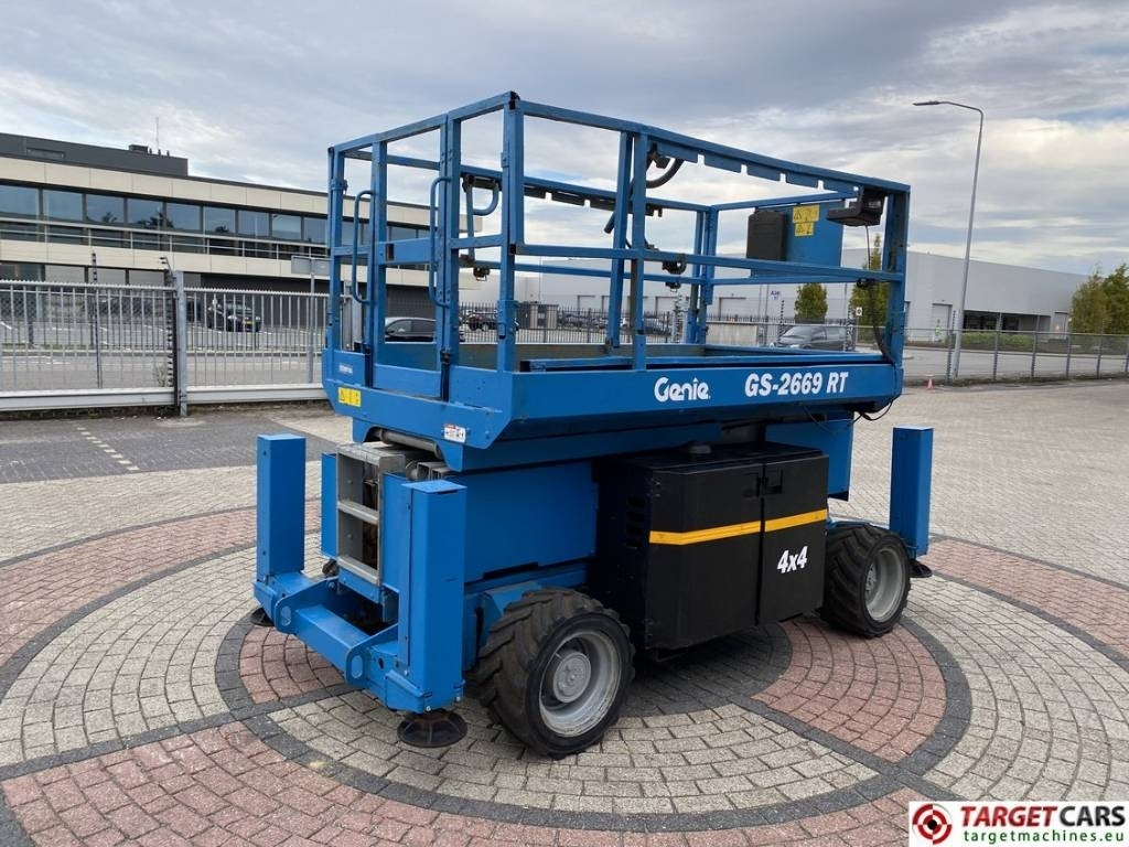 Genie GS-2669RT Diesel 4x4 Scissor Work Lift 1000cm - Lift u obliku makaza: slika 3 Genie GS-2669RT Diesel 4x4 Scissor Work Lift 1000cm - Lift u obliku makaza: slika 3