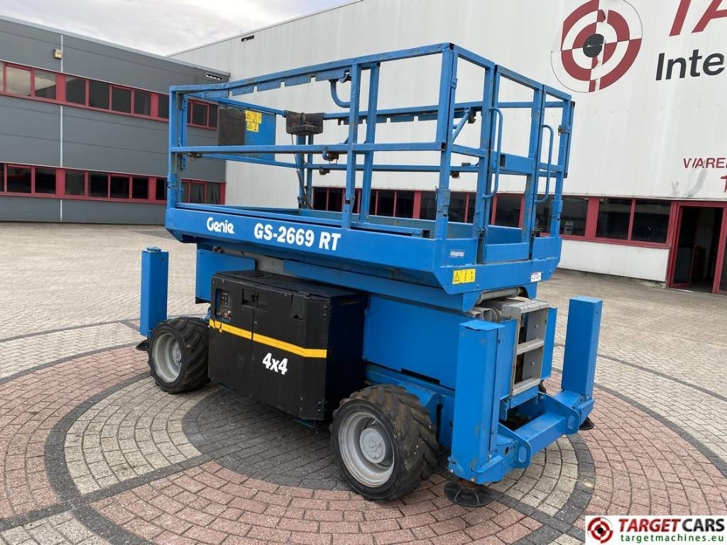Genie GS-2669RT Diesel 4x4 Scissor Work Lift 1000cm - Lift u obliku makaza: slika 4 Genie GS-2669RT Diesel 4x4 Scissor Work Lift 1000cm - Lift u obliku makaza: slika 4