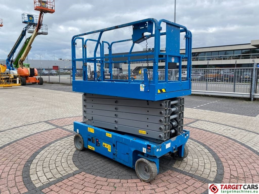 Genie GS-4047 Electric Scissor Work Lift 1389cm  - Lift u obliku makaza: slika 2 Genie GS-4047 Electric Scissor Work Lift 1389cm  - Lift u obliku makaza: slika 2
