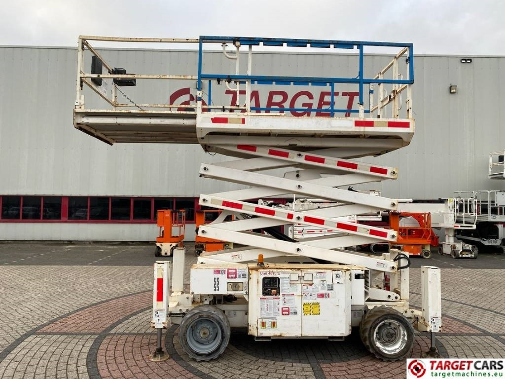 Genie GS-4069RT Diesel 4x4 Scissor Work Lift 1412cm - Lift u obliku makaza: slika 5 Genie GS-4069RT Diesel 4x4 Scissor Work Lift 1412cm - Lift u obliku makaza: slika 5