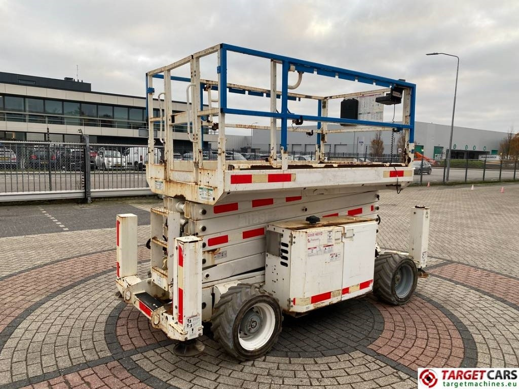 Genie GS-4069RT Diesel 4x4 Scissor Work Lift 1412cm - Lift u obliku makaza: slika 3 Genie GS-4069RT Diesel 4x4 Scissor Work Lift 1412cm - Lift u obliku makaza: slika 3