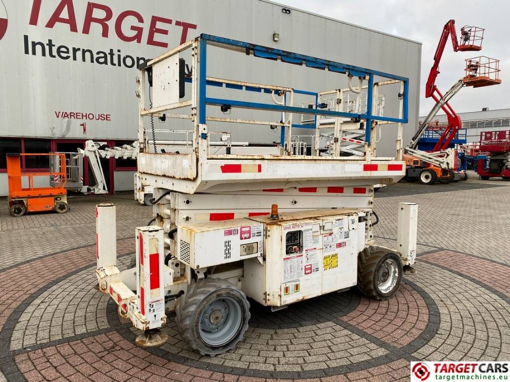 Genie GS-4069RT Diesel 4x4 Scissor Work Lift 1412cm - Lift u obliku makaza: slika 1 Genie GS-4069RT Diesel 4x4 Scissor Work Lift 1412cm - Lift u obliku makaza: slika 1