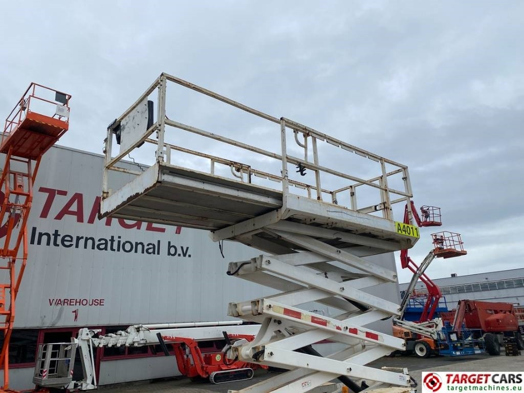 Lift u obliku makaza Genie GS-4069RT Diesel 4x4 Scissor Work Lift 1412cm NOCE: slika 30