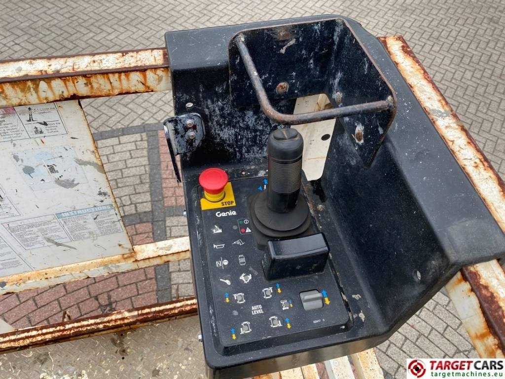 Lift u obliku makaza Genie GS-4069RT Diesel 4x4 Scissor Work Lift 1412cm NOCE: slika 9