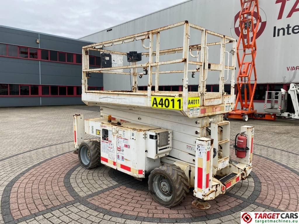 Genie GS-4069RT Diesel 4x4 Scissor Work Lift 1412cm NOCE - Lift u obliku makaza: slika 4 Genie GS-4069RT Diesel 4x4 Scissor Work Lift 1412cm NOCE - Lift u obliku makaza: slika 4