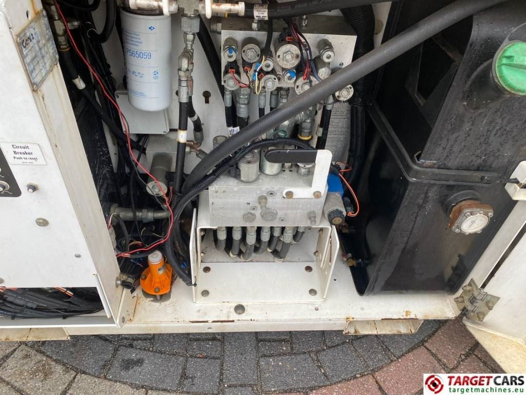 Lift u obliku makaza Genie GS-4069RT Diesel 4x4 Scissor Work Lift 1412cm NOCE: slika 14