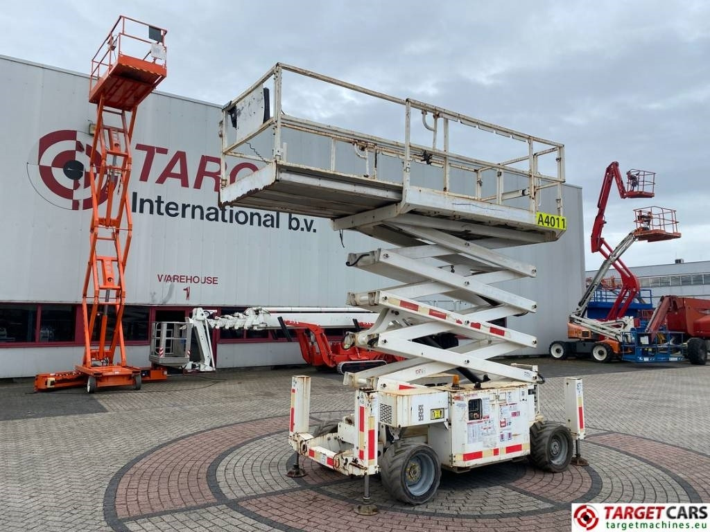 Lift u obliku makaza Genie GS-4069RT Diesel 4x4 Scissor Work Lift 1412cm NOCE: slika 17