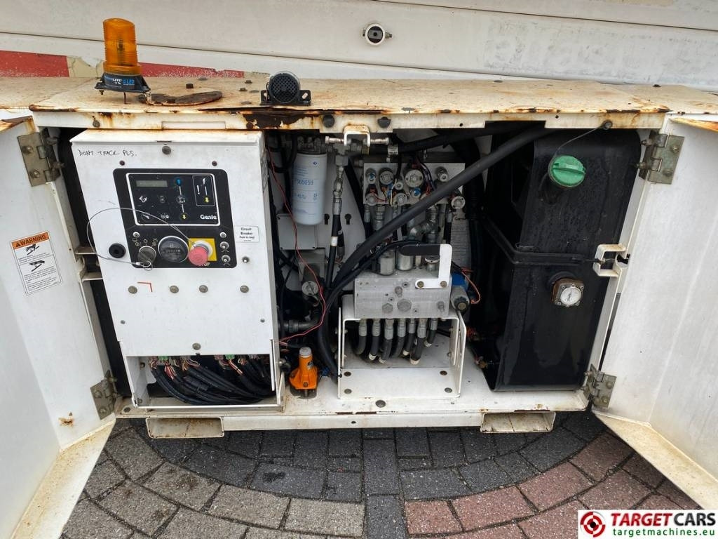 Lift u obliku makaza Genie GS-4069RT Diesel 4x4 Scissor Work Lift 1412cm NOCE: slika 13