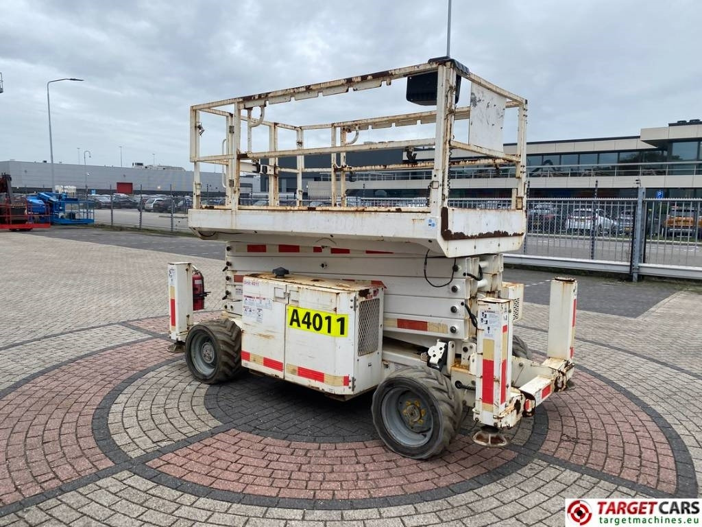 Genie GS-4069RT Diesel 4x4 Scissor Work Lift 1412cm NOCE - Lift u obliku makaza: slika 2 Genie GS-4069RT Diesel 4x4 Scissor Work Lift 1412cm NOCE - Lift u obliku makaza: slika 2