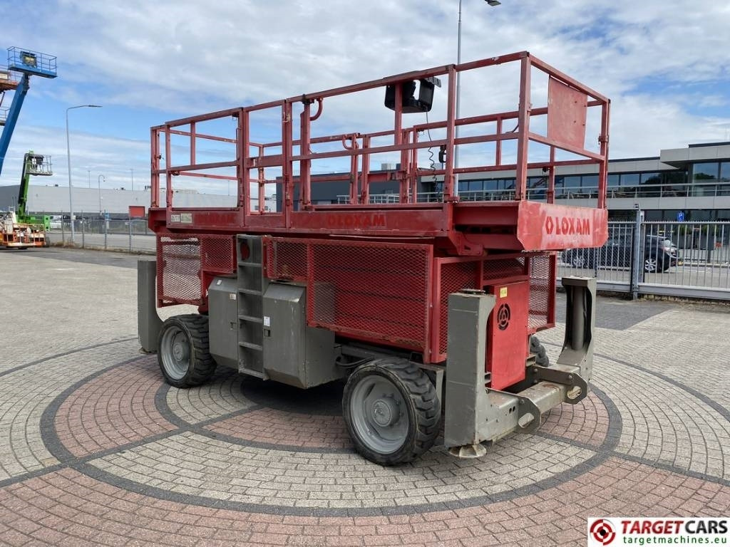 Genie GS-4390RT Diesel 4x4 Scissor Work Lift 1511cm - Lift u obliku makaza: slika 2 Genie GS-4390RT Diesel 4x4 Scissor Work Lift 1511cm - Lift u obliku makaza: slika 2