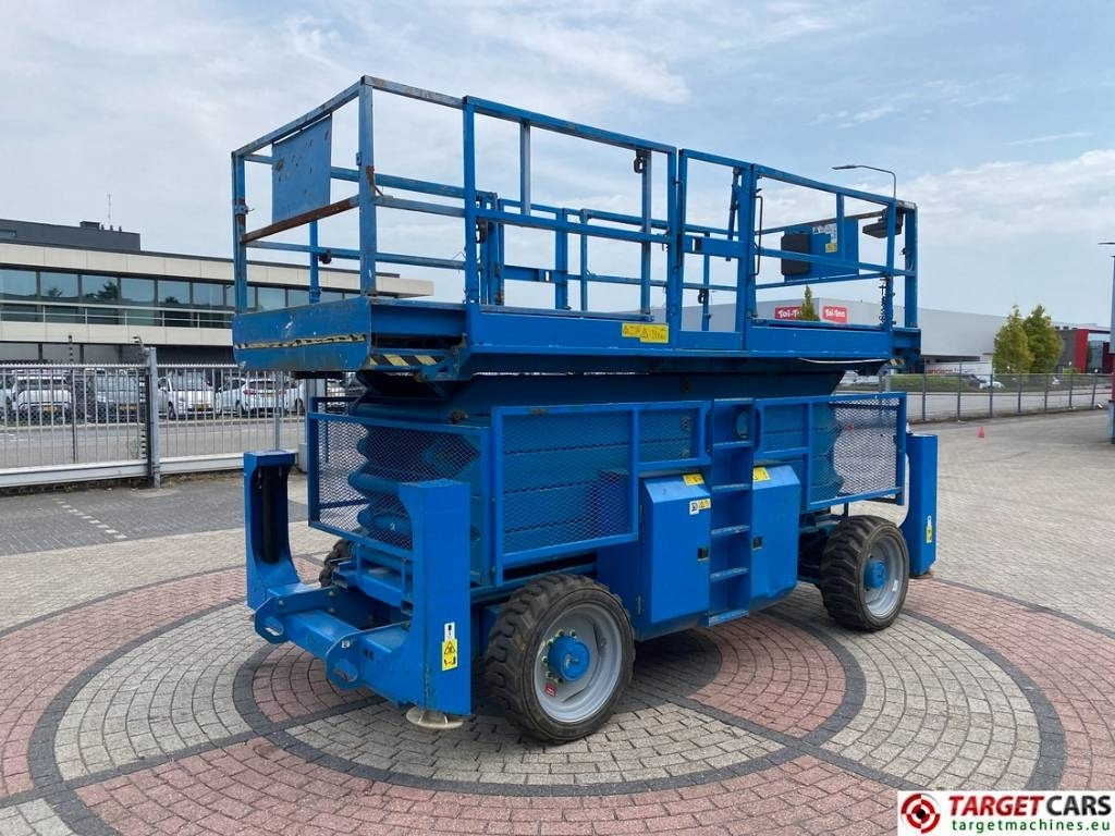 Genie GS-5390RT Diesel 4x4 Scissor Work Lift 1815cm - Lift u obliku makaza: slika 3 Genie GS-5390RT Diesel 4x4 Scissor Work Lift 1815cm - Lift u obliku makaza: slika 3