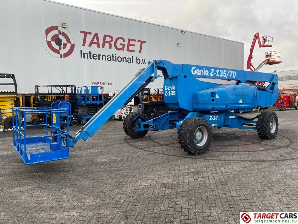 Genie Z-135/70 Articulated 4x4x4 Diesel Boom Lift 4315cm - Zglobna platforma: slika 1 Genie Z-135/70 Articulated 4x4x4 Diesel Boom Lift 4315cm - Zglobna platforma: slika 1