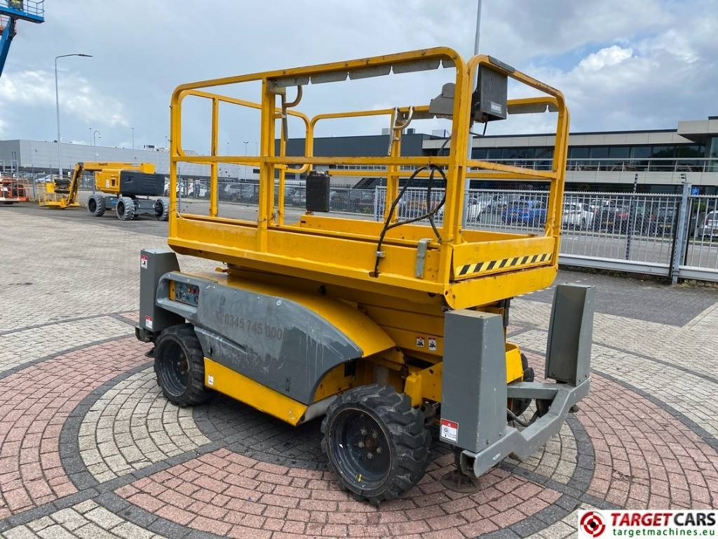 Haulotte Compact 10DX Diesel 4x4 Scissor Work Lift 1015cm - Lift u obliku makaza: slika 2 Haulotte Compact 10DX Diesel 4x4 Scissor Work Lift 1015cm - Lift u obliku makaza: slika 2