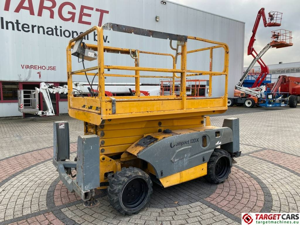Haulotte Compact 12DX Diesel 4x4 Scissor Work Lift 1206cm - Lift u obliku makaza: slika 1 Haulotte Compact 12DX Diesel 4x4 Scissor Work Lift 1206cm - Lift u obliku makaza: slika 1
