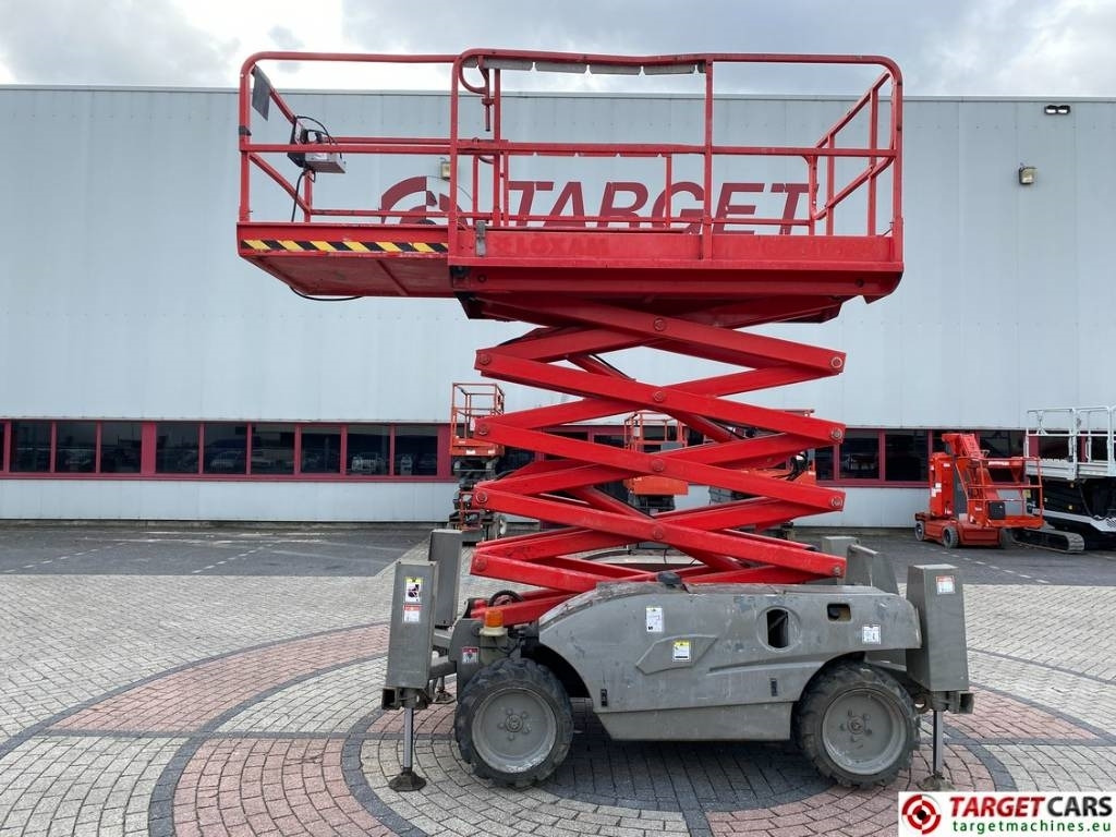 Haulotte Compact 12DX Diesel 4x4 Scissor Work Lift 1206cm  - Lift u obliku makaza: slika 5 Haulotte Compact 12DX Diesel 4x4 Scissor Work Lift 1206cm  - Lift u obliku makaza: slika 5