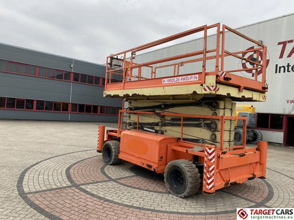 Holland Lift B195DL-25 Diesel 4x4 Scissor Work Lift 2150cm - Lift u obliku makaza: slika 4 Holland Lift B195DL-25 Diesel 4x4 Scissor Work Lift 2150cm - Lift u obliku makaza: slika 4