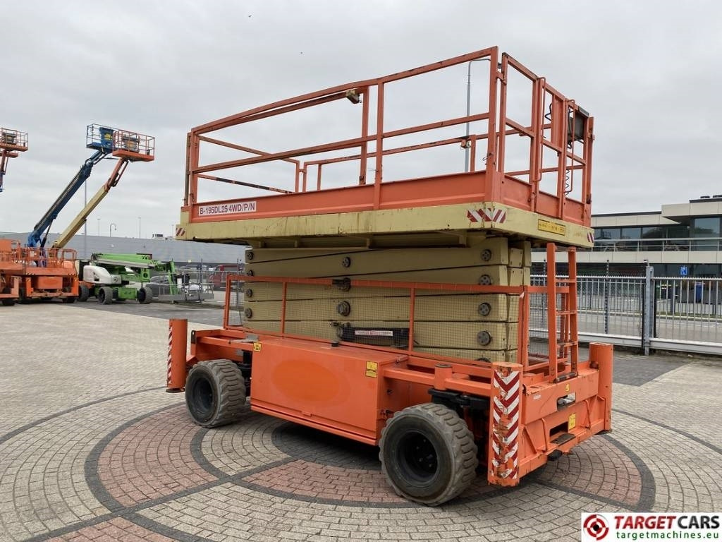 Holland Lift B195DL-25 Diesel 4x4 Scissor Work Lift 2150cm - Lift u obliku makaza: slika 2 Holland Lift B195DL-25 Diesel 4x4 Scissor Work Lift 2150cm - Lift u obliku makaza: slika 2