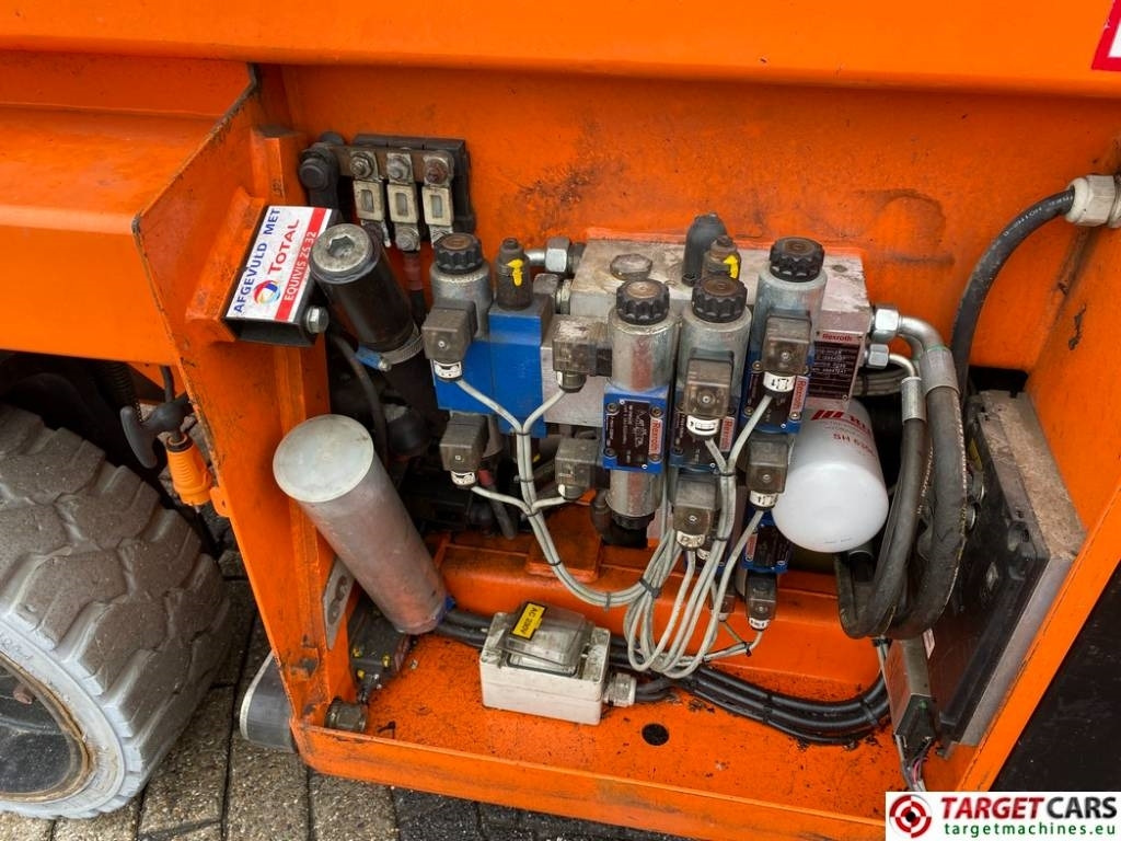 Lift u obliku makaza Holland Lift CombiStar N165EL12 Electric Scissor WorkLift 18.5M: slika 17