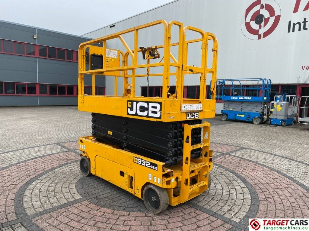 JCB S3246E Electric Scissor Work Lift 1200cm - Lift u obliku makaza: slika 4 JCB S3246E Electric Scissor Work Lift 1200cm - Lift u obliku makaza: slika 4