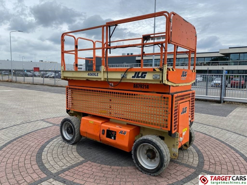 JLG 4069LE Electric Scissor Work Lift 1419cm - Lift u obliku makaza: slika 2 JLG 4069LE Electric Scissor Work Lift 1419cm - Lift u obliku makaza: slika 2