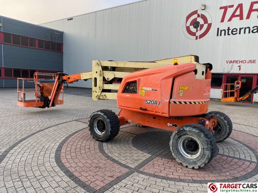 JLG 520AJ Articulated 4x4 Diesel Boom Work Lift 1800cm - Zglobna platforma: slika 4 JLG 520AJ Articulated 4x4 Diesel Boom Work Lift 1800cm - Zglobna platforma: slika 4